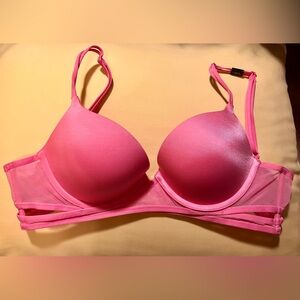 NWT - Victoria’s Secret Very Sexy push up bra.  Size 32C